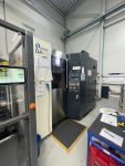 Cellule robotisée de deux centres d'usinage 5 axes MAKINO DA 300