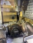 Cellule robotisée de deux centres d'usinage 5 axes MAKINO DA 300