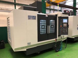 Centre d'usinage vertical CNC DAHLI type MCV 1020 BA