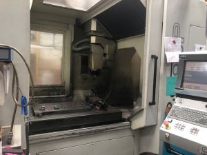 Un centre d'usinage 5 axes CNC de maque FAMU type PHS 916 P