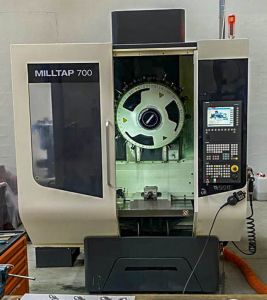 Centre d'usinage CNC DECKEL MAHO MILLTAP 700 / Arrosage centre broche