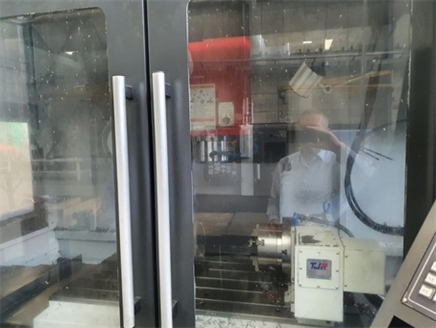 Centre d'usinage vertical AWEA type AF-1000 / TABLE ROTATIVE
