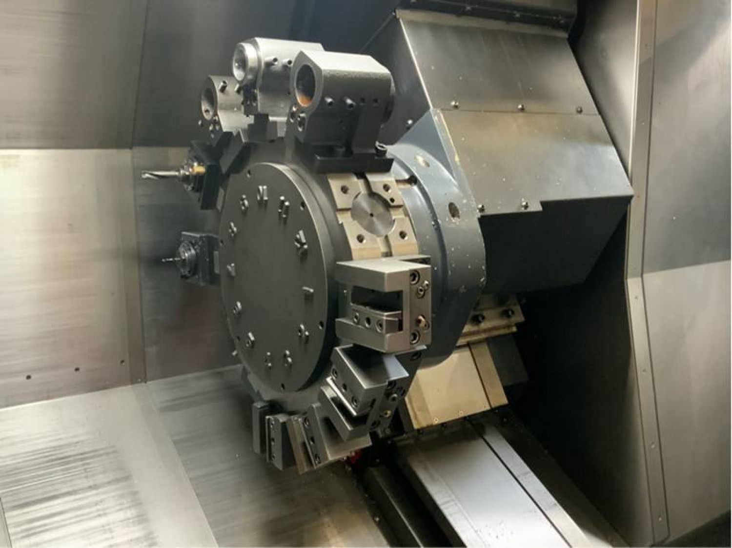 Tour CNC DOOSAN PUMA 3100XLY / AXE Y / Outils tournants