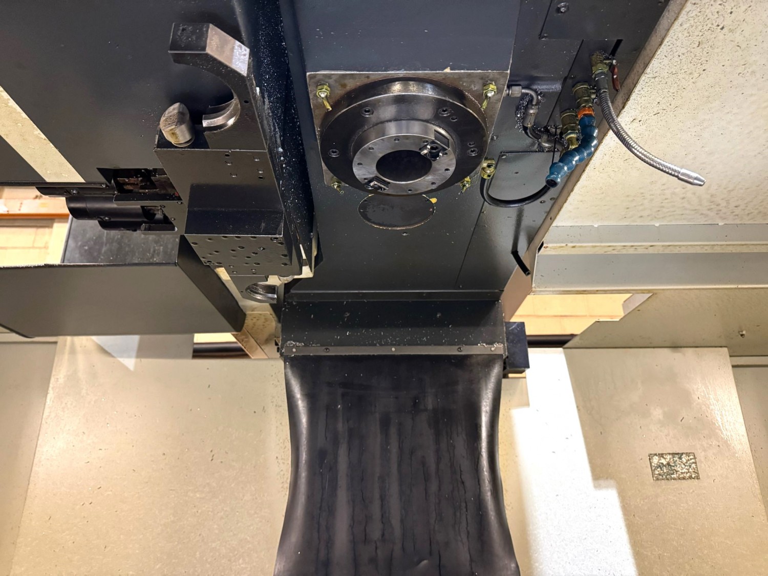 Centre d'usinage DAHLIH type MCV 2100