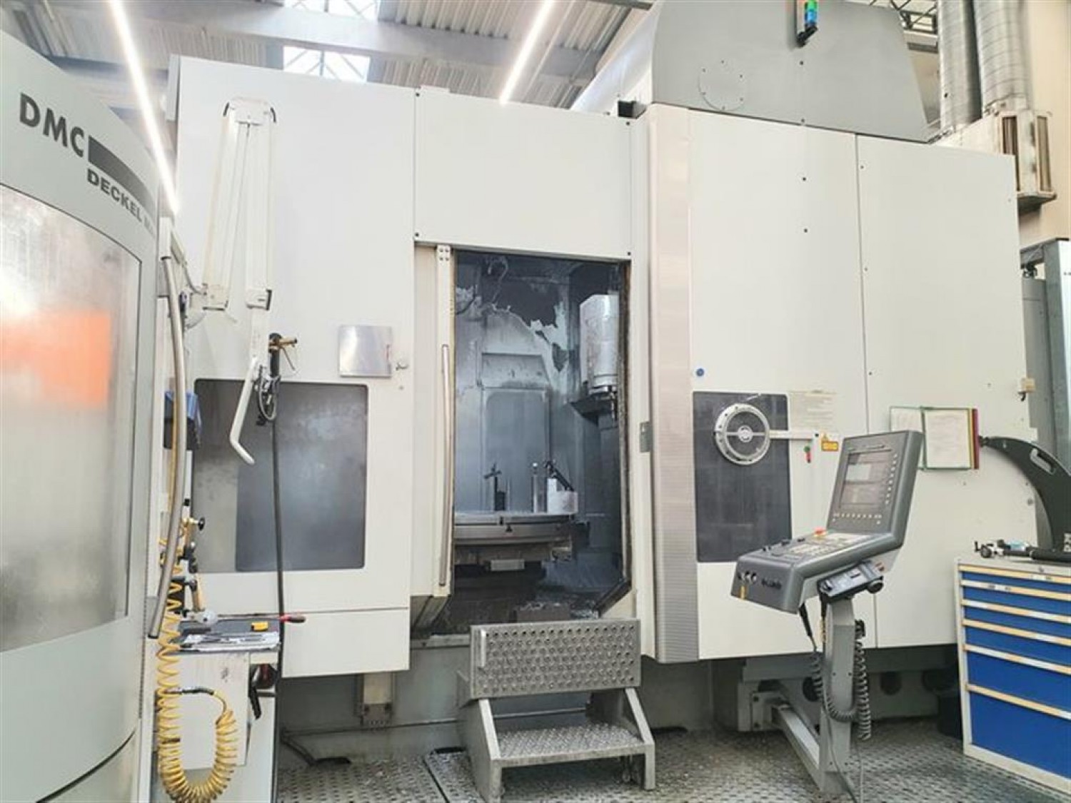Centre d'usinage 5 axes DECKEL MAHO type DMC 200 FD