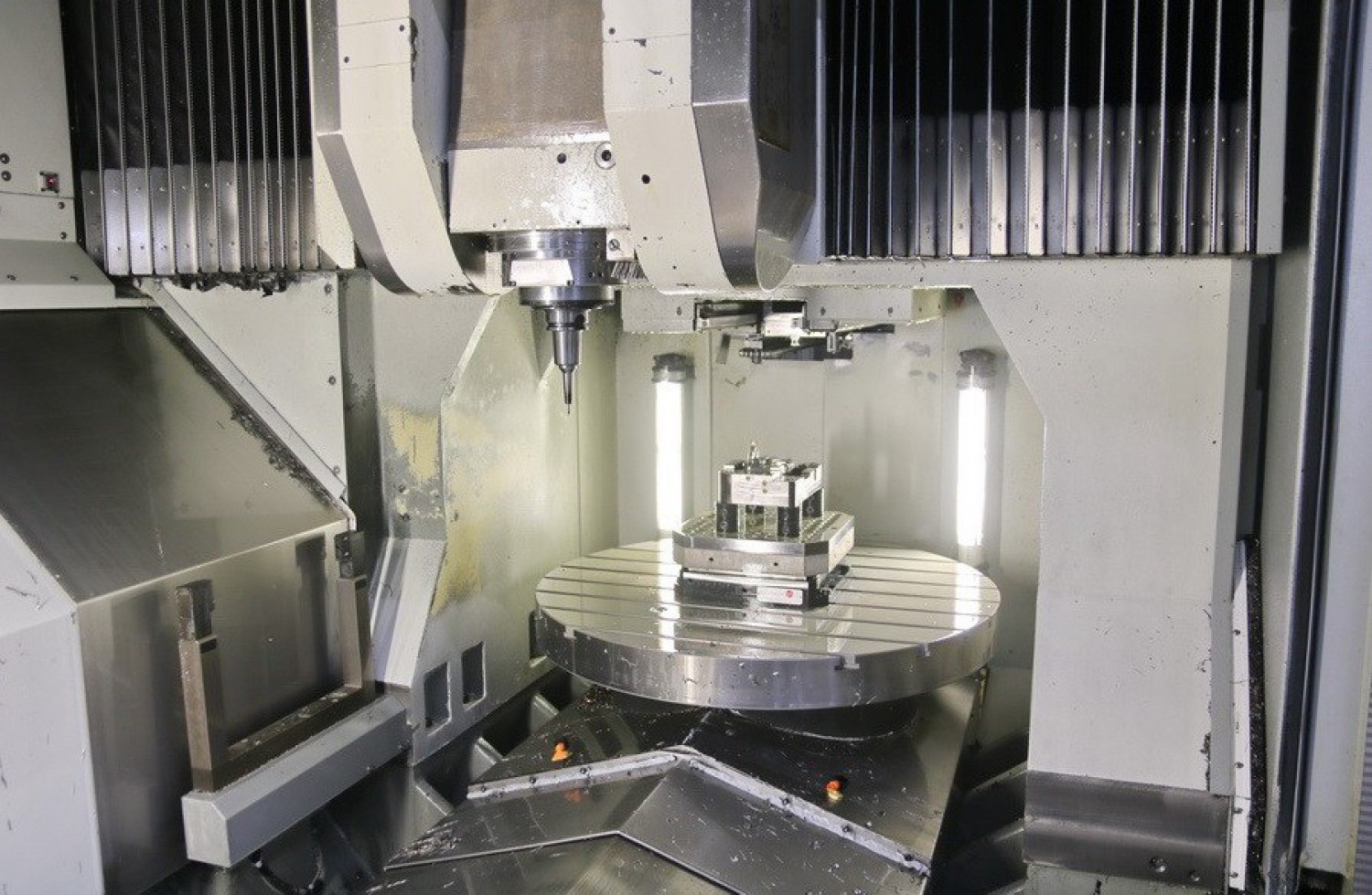 DECKEL MAHO type DMC 105 V LINEAR / 5A