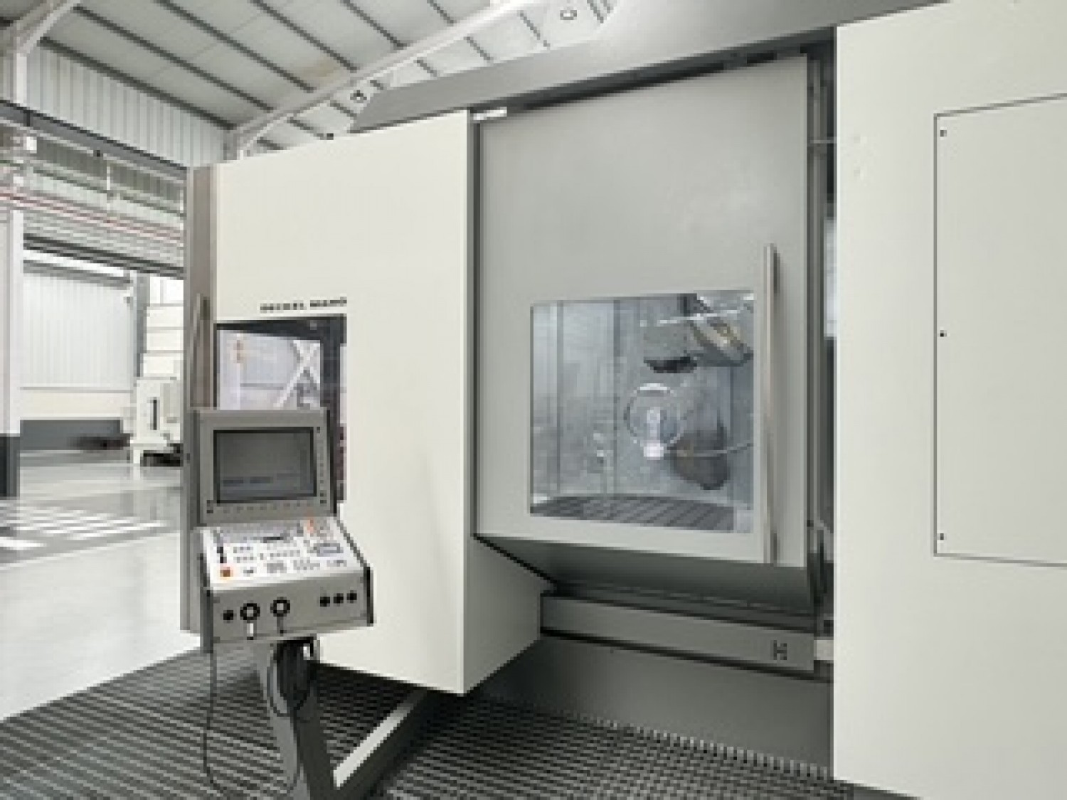 Centre d'usinage DMG DMU 160P / 5 AXES