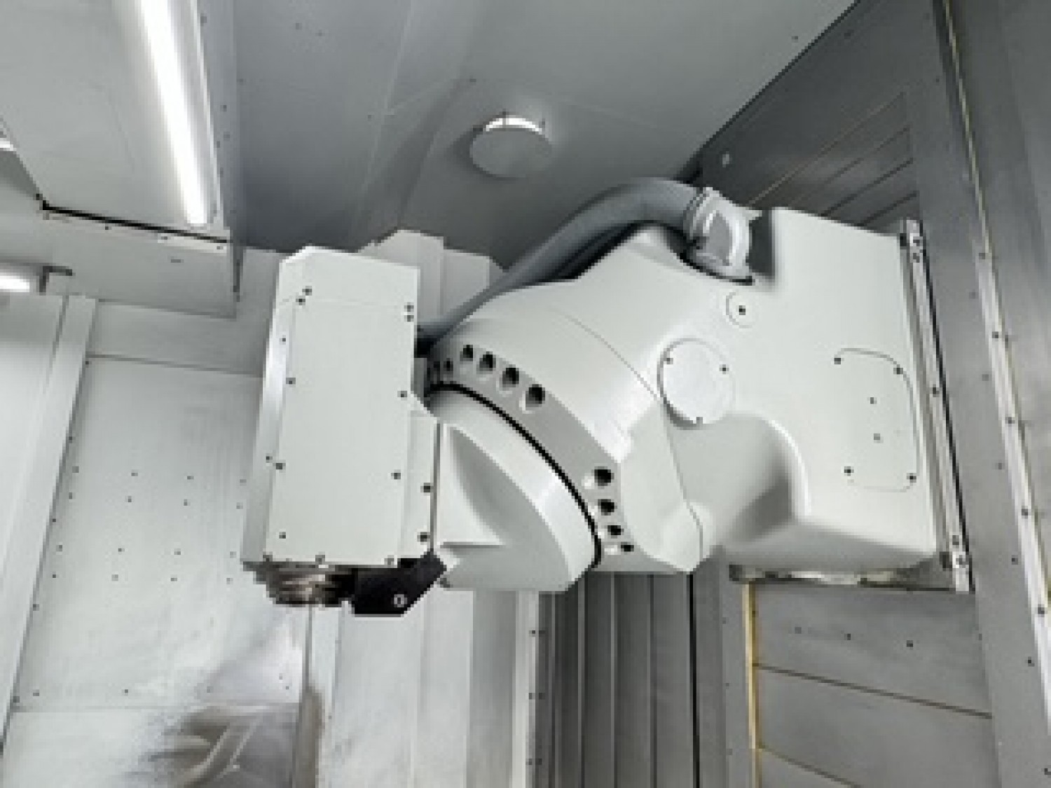 Centre d'usinage DMG DMU 160P / 5 AXES