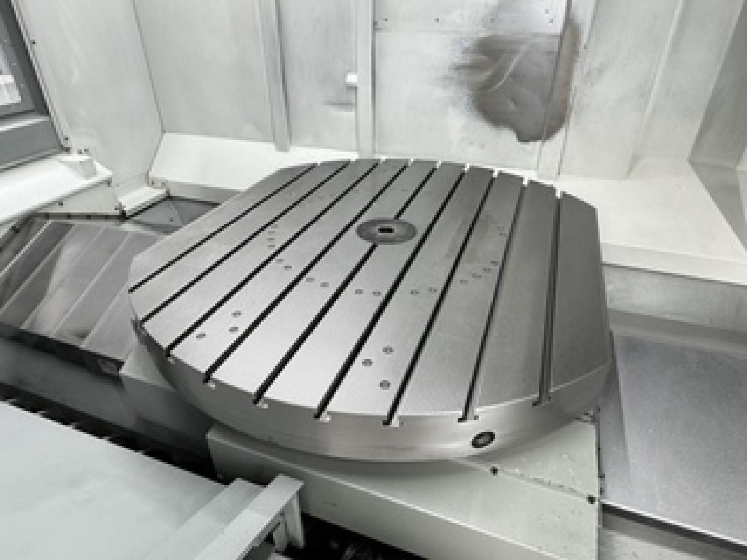 Centre d'usinage DMG DMU 160P / 5 AXES