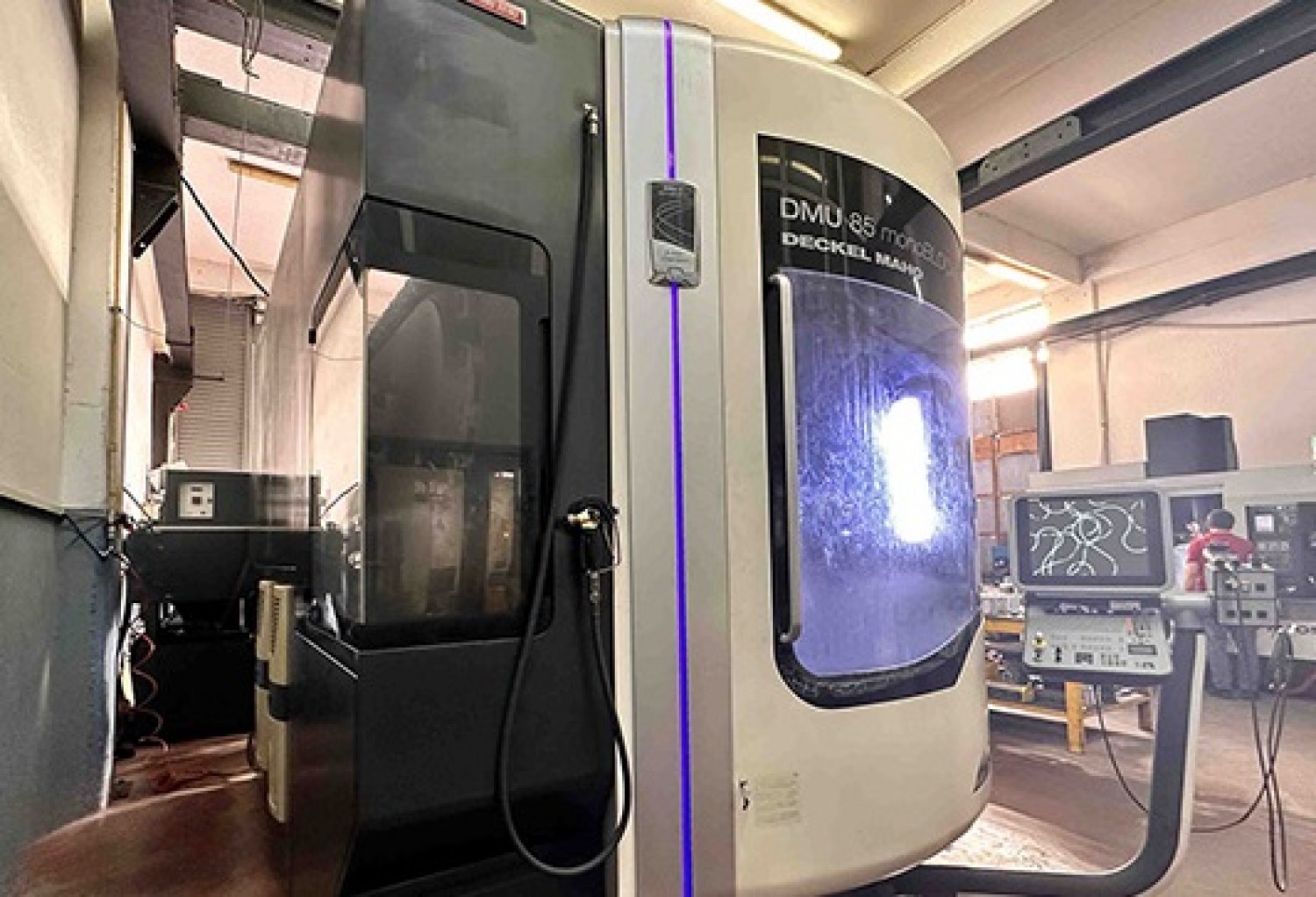 Centre d'usinage DMG MORI DMU 85 MONOBLOCK / AXE A / AXE C