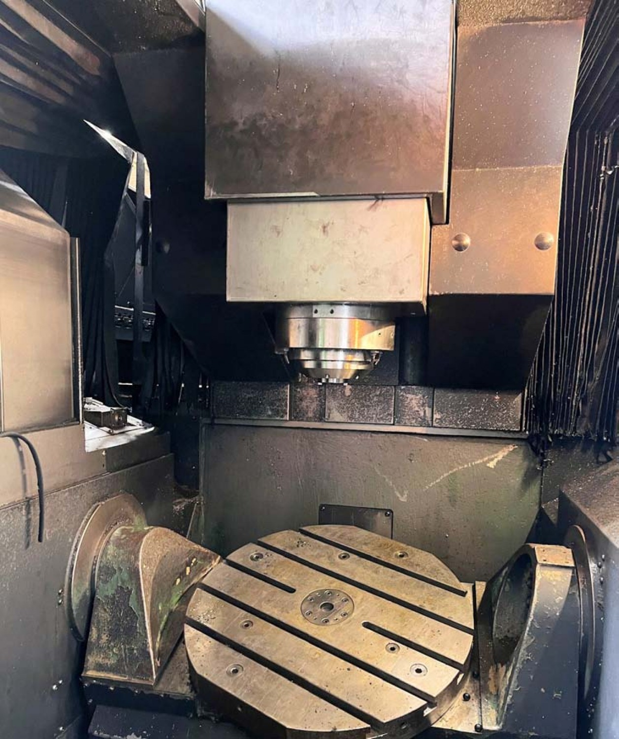 Centre d'usinage 5 axes DOOSAN VC 630/5AX - 2009
