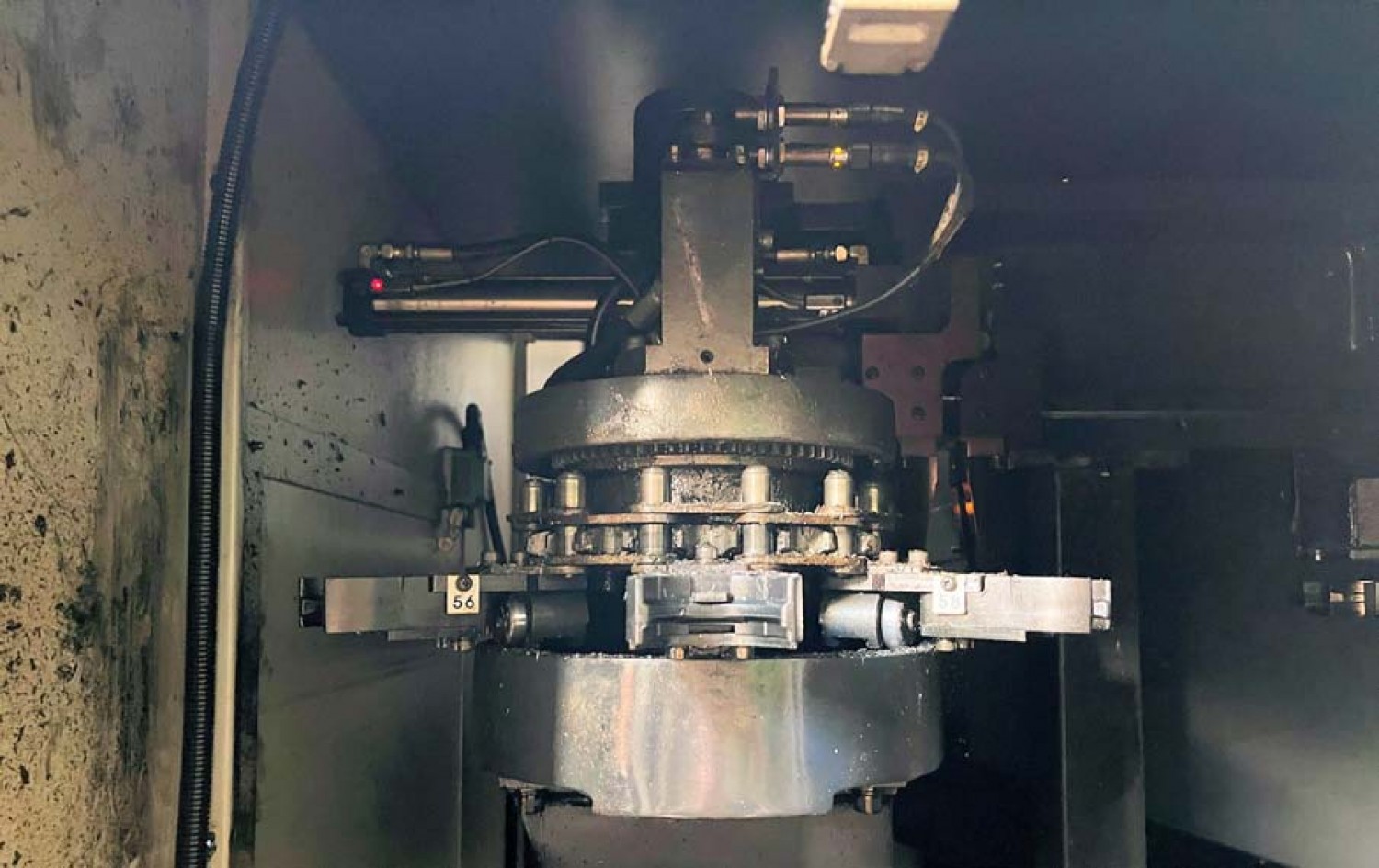 Centre d'usinage 5 axes DOOSAN VC 630/5AX - 2009