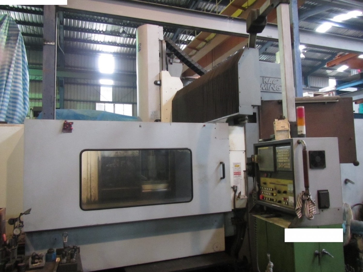 Centre d'usinage vertical CNC  KAO MING KMC-3000SD-2100