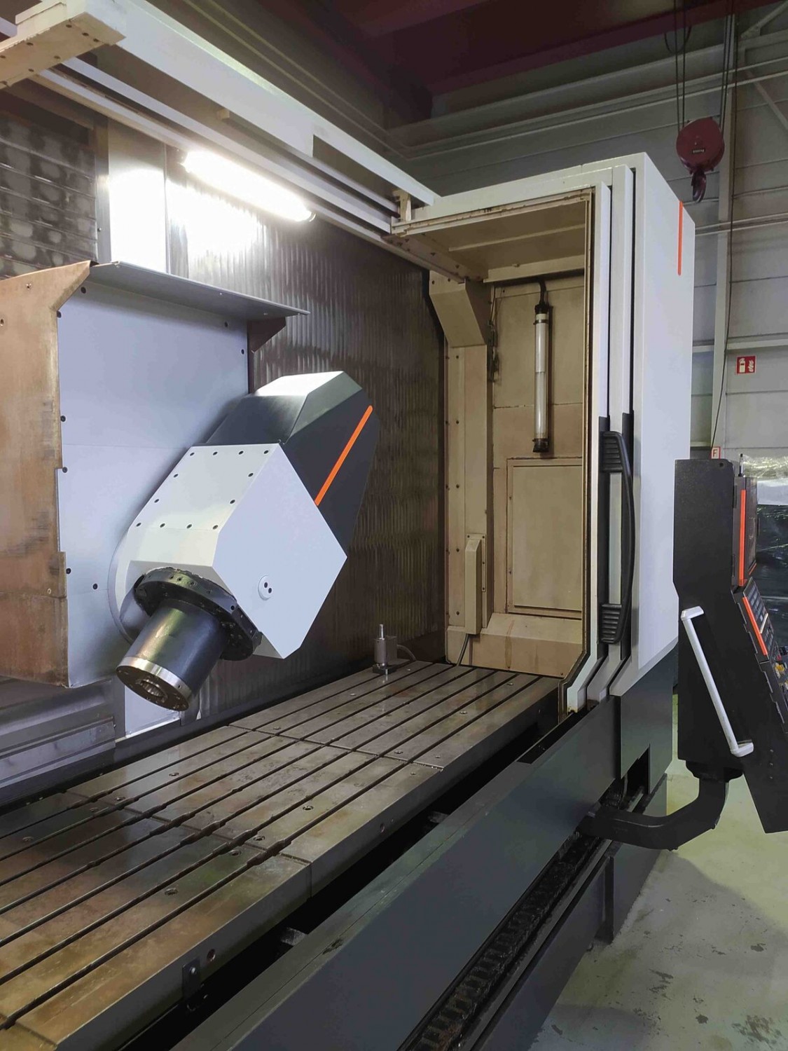 Centre d'usinage vertical MAZAK type VTC 800/30SR / AXE C / AXE B